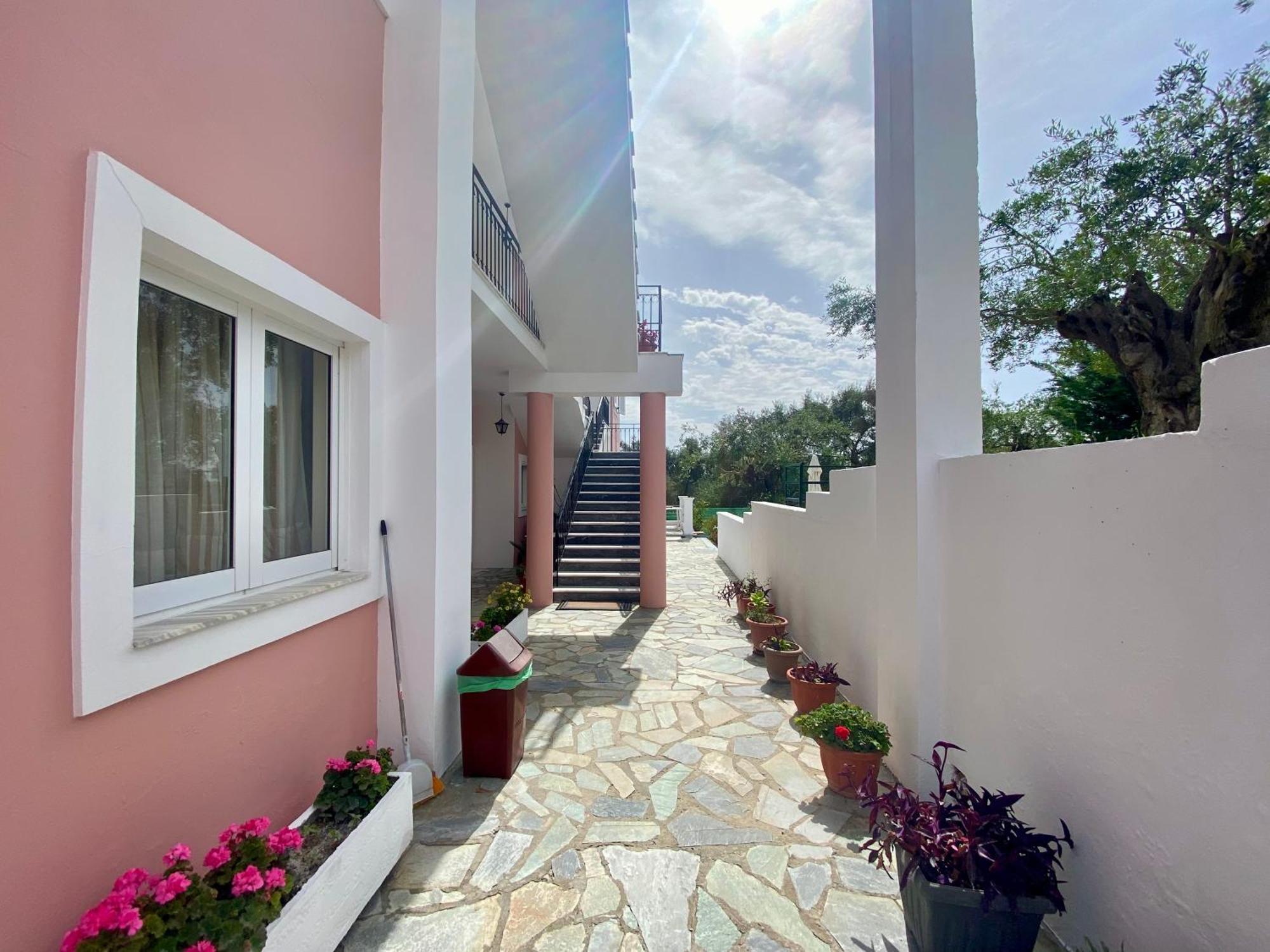 Thomas Apartments Дасія Екстер'єр фото
