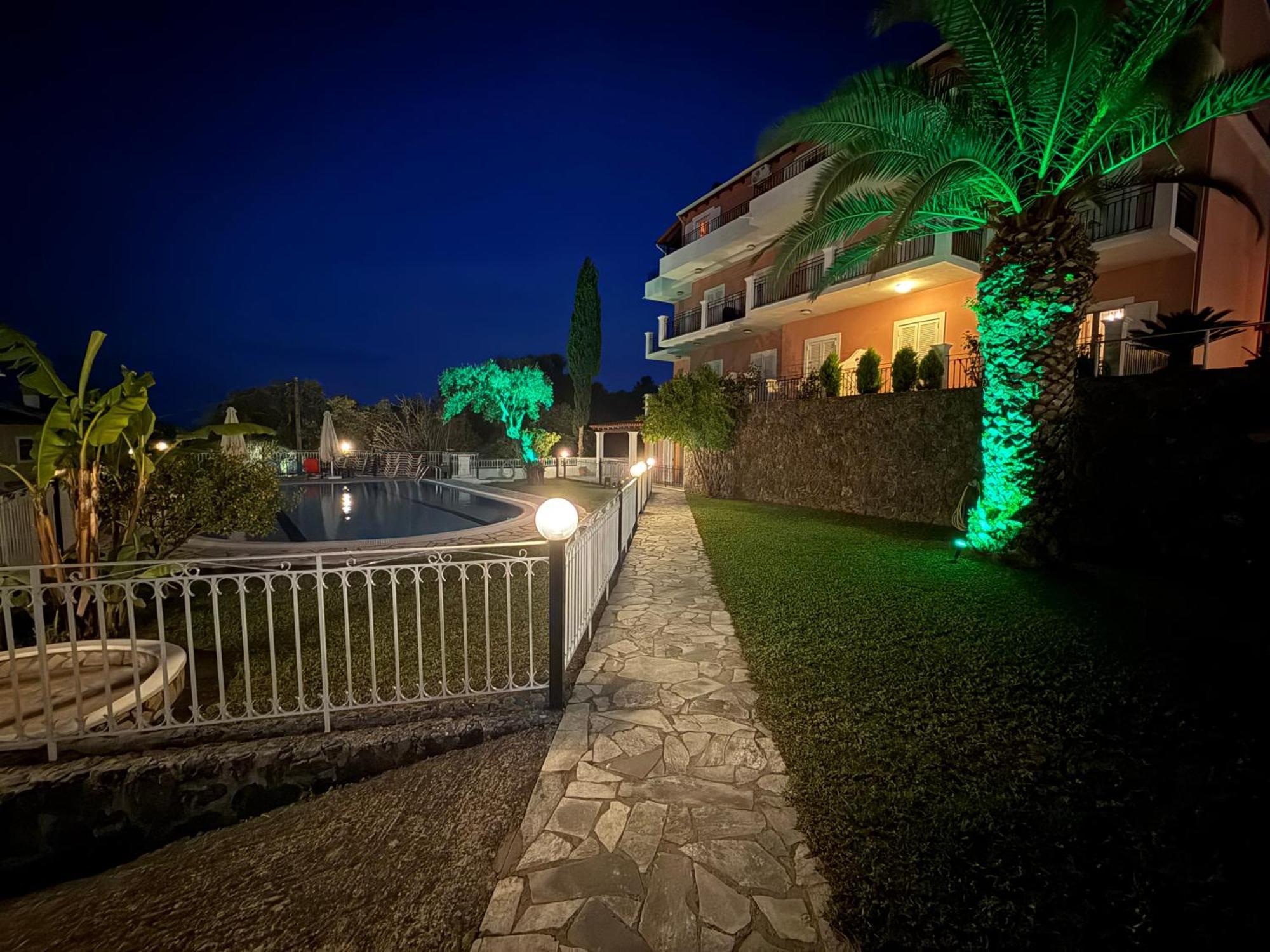Thomas Apartments Дасія Екстер'єр фото