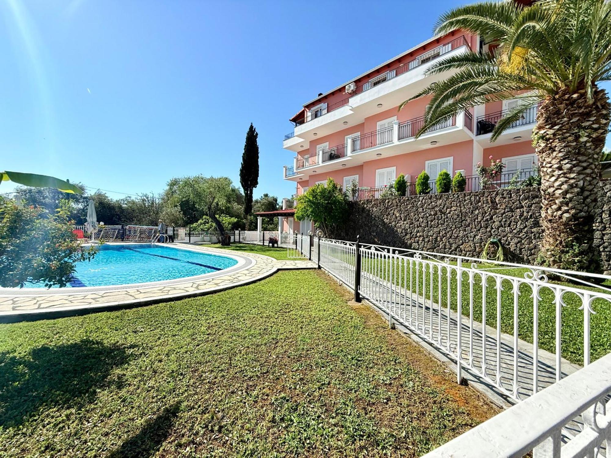 Thomas Apartments Дасія Екстер'єр фото
