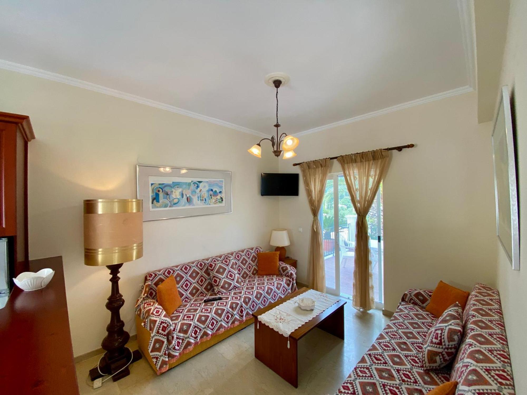 Thomas Apartments Дасія Екстер'єр фото